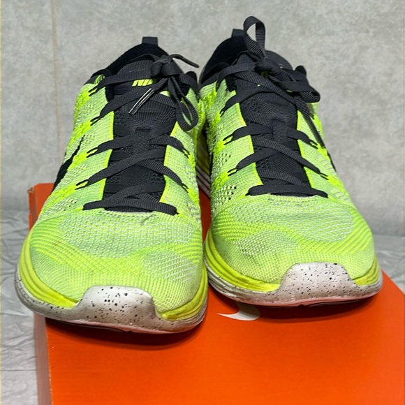 Nike Flyknit One+ bright neon green and black men’s size 8 women’s 9.5 - Picture 6 of 11